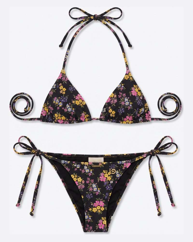 Çiçek desenli bikini takımı, düz ürün fotoğrafı